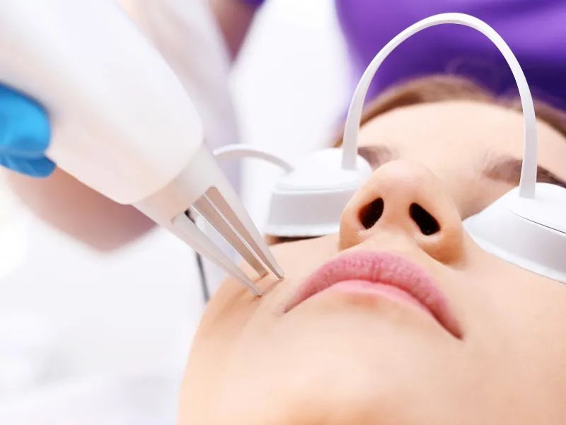 脸痒发红的原因