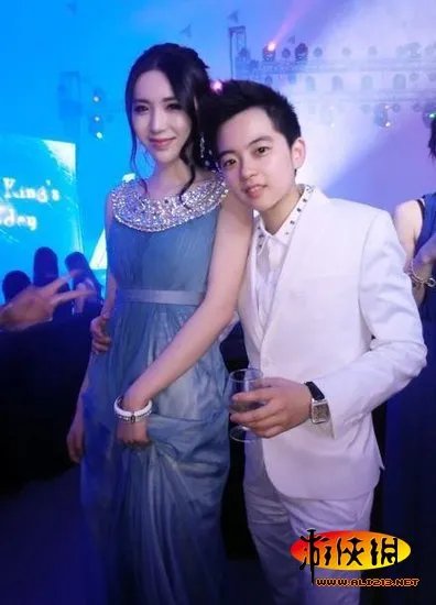 深圳16岁顶级富二代：女友无数 玩三国杀爱COS