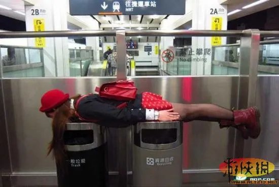 台湾仆街少女走红网络 无厘头媲美东京漂浮少女