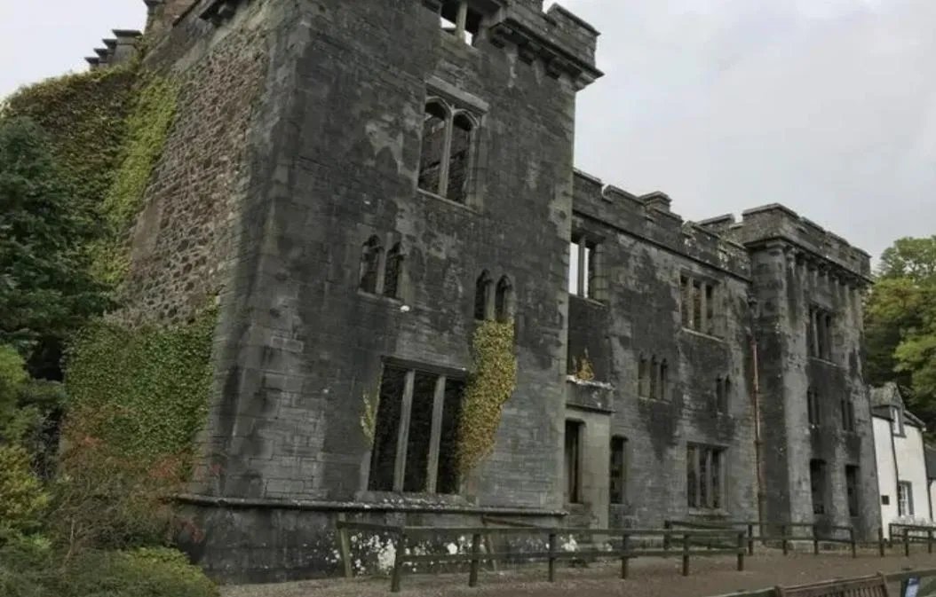 美国加州的温切斯特神秘屋，竟然有10000扇窗户950扇门！