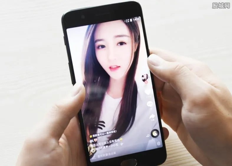 90后出纳挪用2000万公款打赏女主播 虚荣心爆表