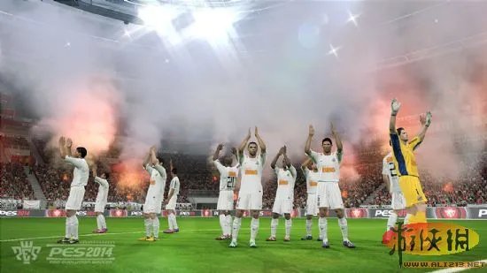 《实况足球2014》试玩版昨偷跑 提供四支球队