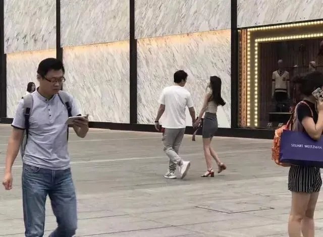 王思聪豆得儿逛街问题你怎么看？