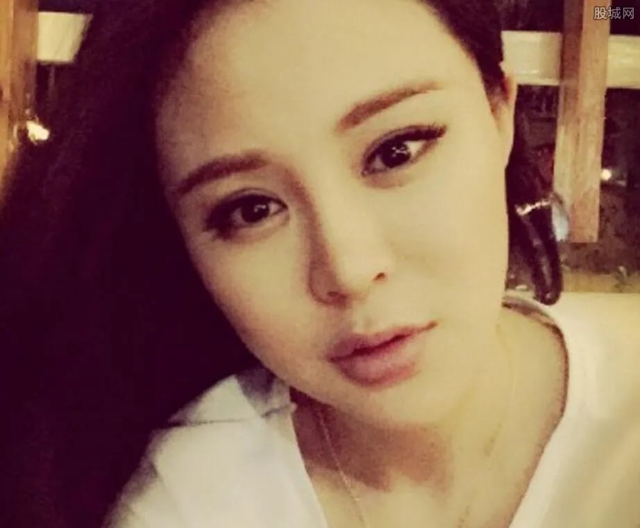 佟大为老婆关悦的照片 整容前后大不同