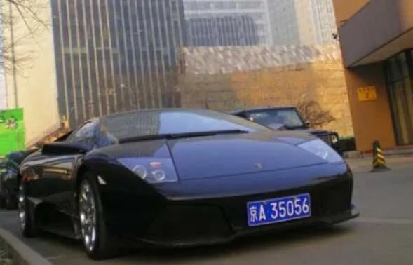 刘涛结婚车队引围观 堪称京城最豪华、最气派的婚车车队