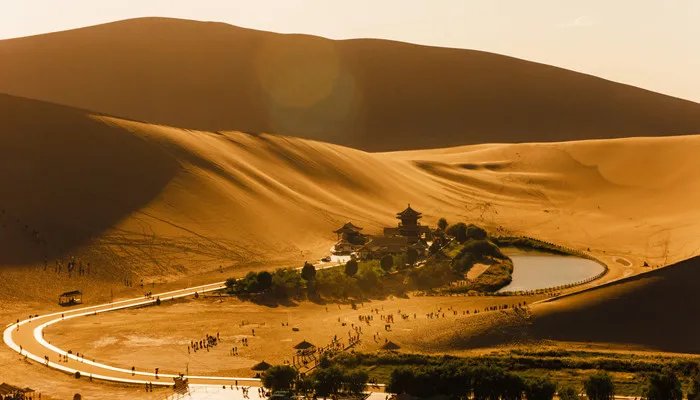 月牙泉位于甘肃省的哪个市 月牙泉位于哪里