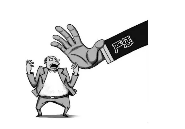 女子违停殴打交警是怎么回事?