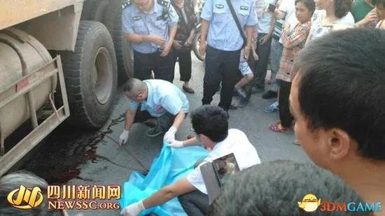 四川南充一货车撞向两姐妹 8岁姐姐推开妹妹遇难