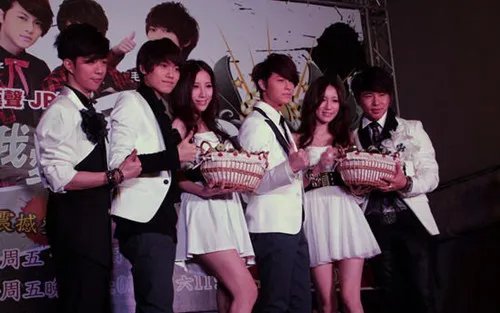 我爱男子汉罗志祥示爱  与欧弟微博调情