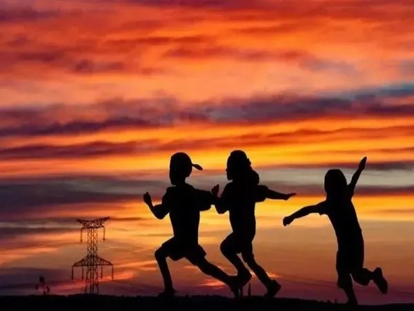 吉雪萍三胎成功诞下双胞胎，三子一女生活幸福令人称羡！