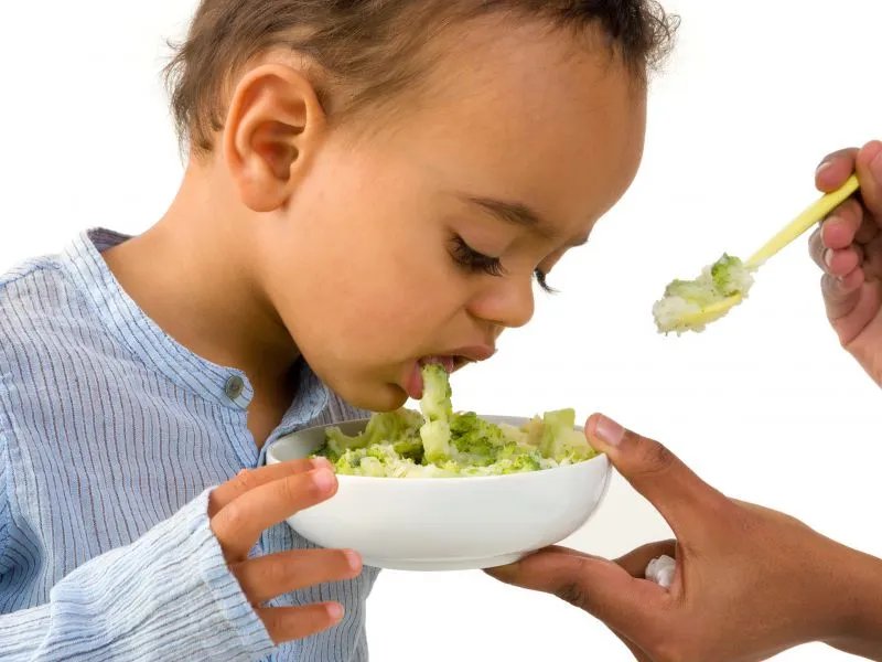 小孩皮肤很黑怎么办