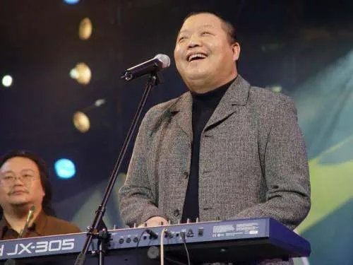 曾经红极一时的摇滚歌手臧天朔近况如何?