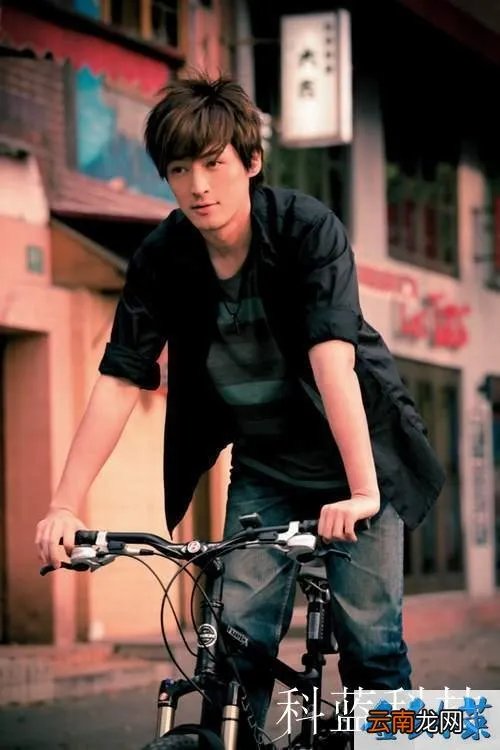 何琳照片，你知道那些明星有\”缺陷美\”