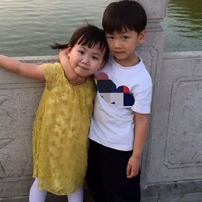 王宝强的孩子照片曝光 儿女外貌清秀遗传妈妈美貌