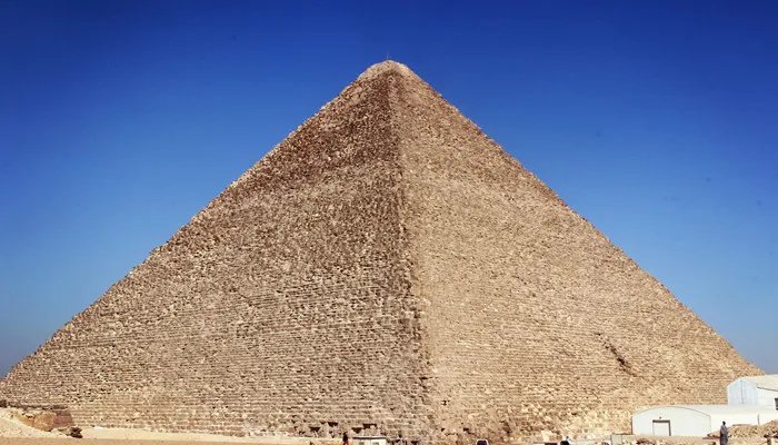 金字塔位于尼罗河的 金字塔位于尼罗河的哪个方位
