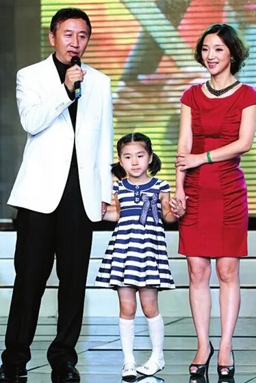 冯小宁妻子笑谈冯小宁 婚姻得来不易