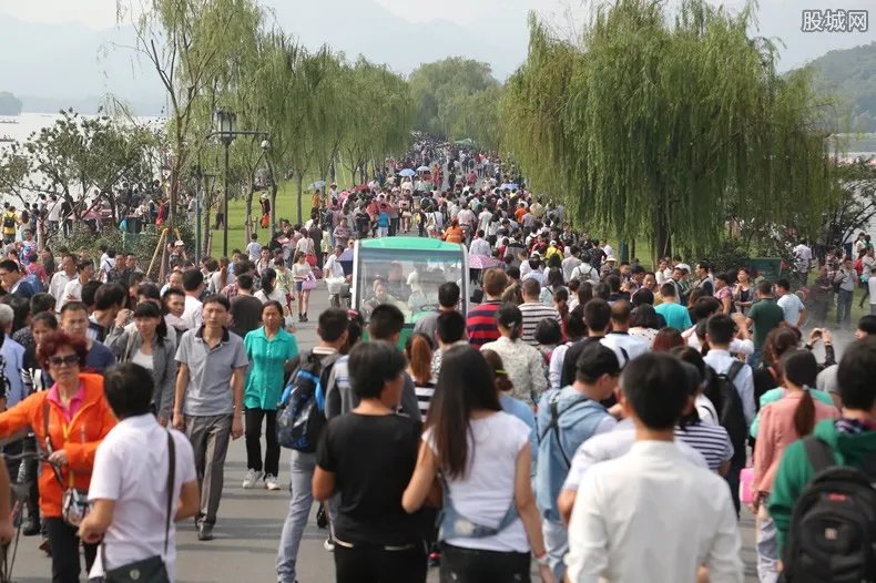 国办公布2021年部分节假日安排 春节会放假吗