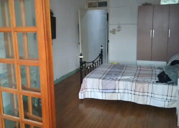 广东一女生合租房洗澡发现暗藏摄像头,安装摄像头的人究竟为何这么做?