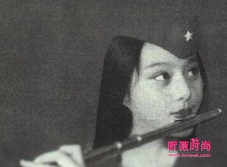 范冰冰家族照曝光:个个相貌出众最美竟是她(图)