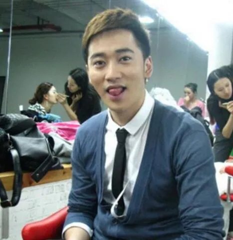 毛方圆微博国公开《生活实验室》 大展风趣幽默频爆冷