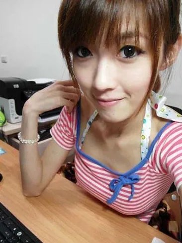 台湾文化大学超萌美女让人腿软 “文化洁西卡”晶晶红出台湾