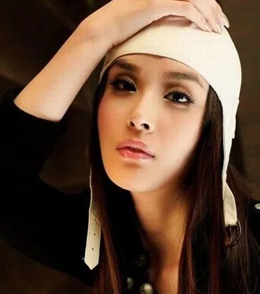 河莉秀变性前照片魅惑人心 12年前的绝美女神照曝光