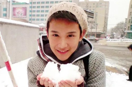 小灿生活照欣赏 伪娘小灿演绎最彪悍苏妲己