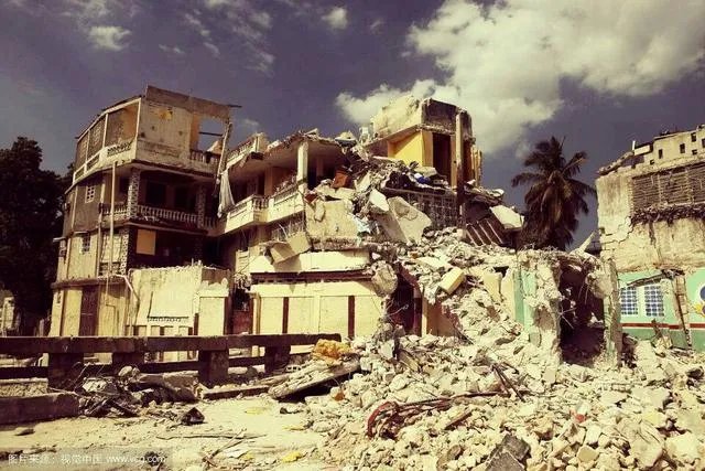 楼倒塌上层安全还是下层安全