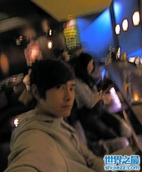 郑元畅老婆是谁，还未结婚但有个丑爆的女朋友 