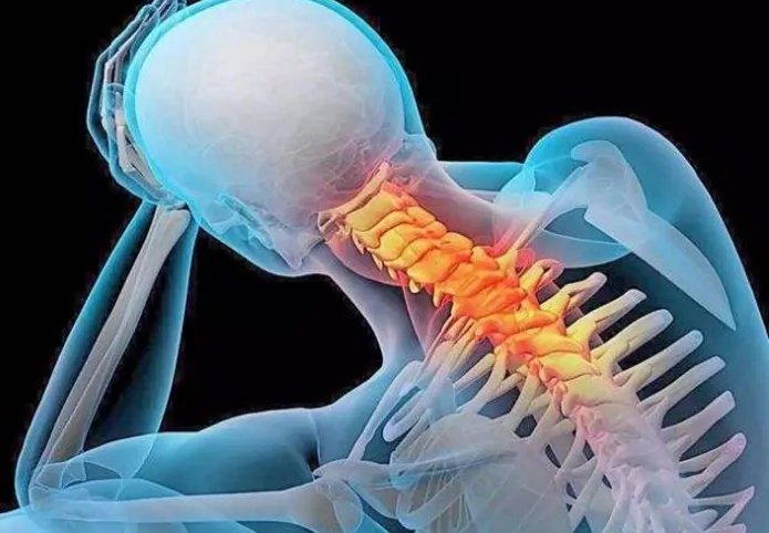 卧床玩手机致截瘫到底是怎么发生的呢？