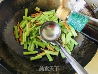 豆腐干炒芹菜