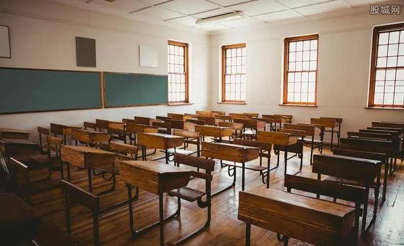 父母溺亡奶奶卖菜供孙子考上985 收到通知书落泪了