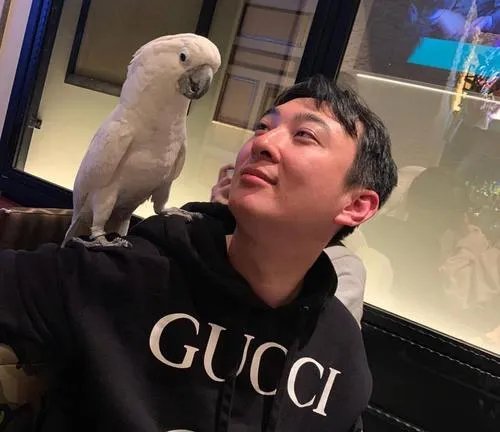 王思聪带女生在楼盘看房,是否意味着好事将近了?