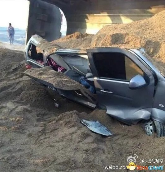 山东蓬莱机场车祸致11儿童死亡 黑校车难辞其咎