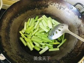 豆腐干炒芹菜
