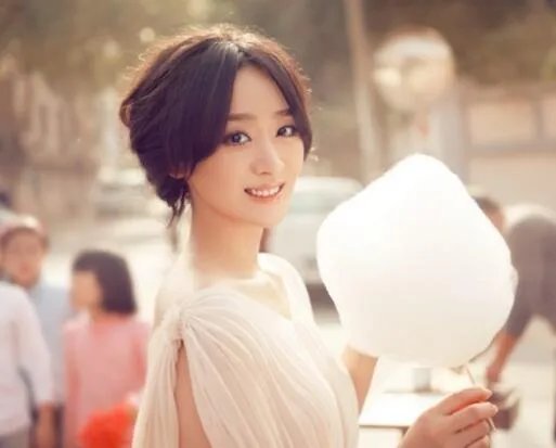 严艺丹照片清新惹人爱 牵手吴奇隆合唱助阵《三寸天堂》