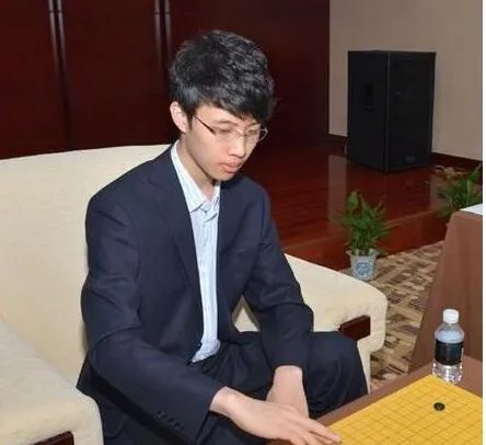 围棋国手乘高铁为何遭强制降座？