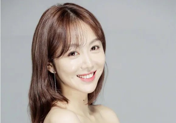 姜妍整容前后照片对比相差大吗?