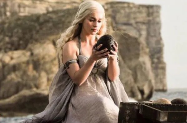 《权力的游戏》里龙母介绍自己的那段台词是什么？