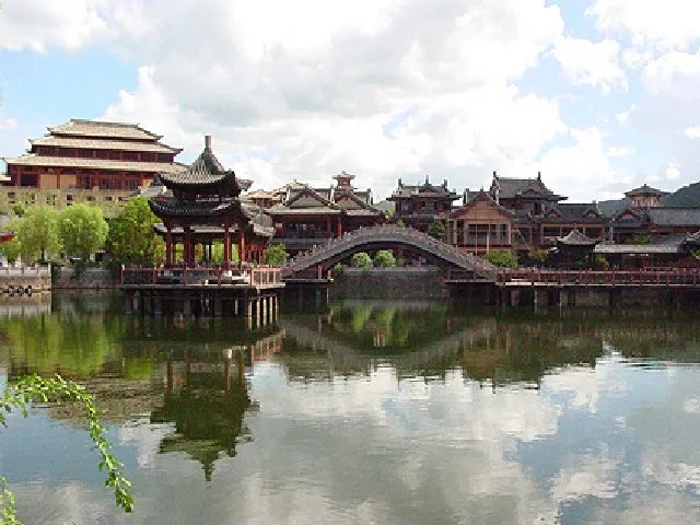 横店影视成被执行人引热议,横店影视对此有何回应?