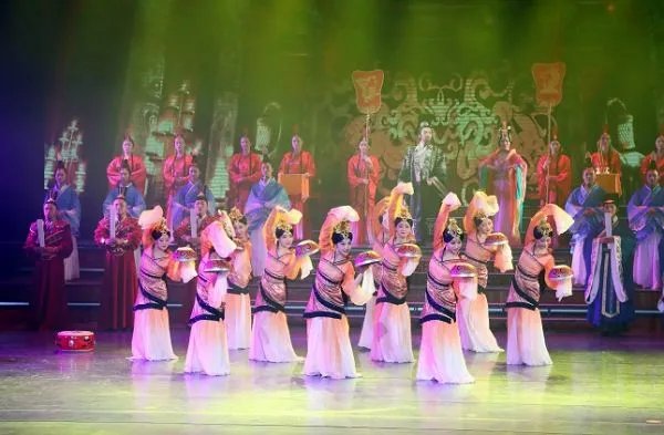 杭州西湖国风节演员掉下舞台,现场到底发生了什么?