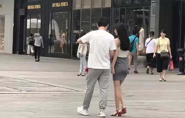 王思聪豆得儿逛街问题你怎么看？