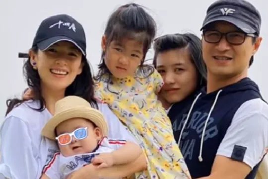 章子怡晒一家五口合照，她们的状态如何？