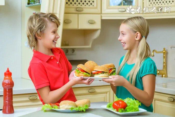 冬季皮肤干燥有哪些原因 秋冬季节皮肤干燥怎么办