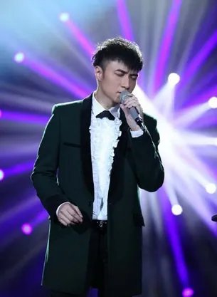 我是歌手古巨基爱与诚惊艳四座 古巨基助手老婆艳羡旁人