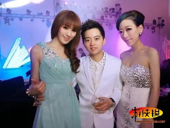 深圳16岁顶级富二代：女友无数 玩三国杀爱COS