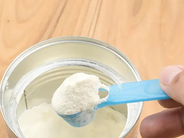 新生儿喝飞鹤的有机奶粉好还是一般奶粉比较好?