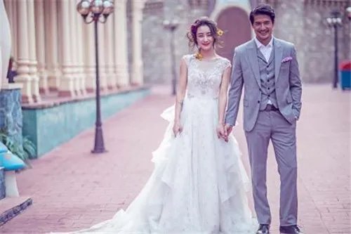 深圳施华洛婚纱摄影怎么样 流行的三种主题婚纱照