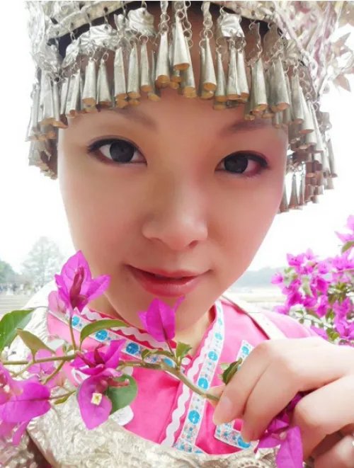 G1联赛线下决赛美女主持安蕾尔生活照