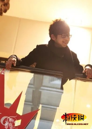 深圳16岁顶级富二代：女友无数 玩三国杀爱COS